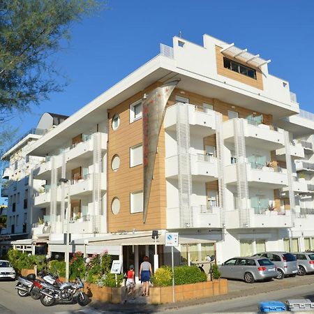 Hotel Record Риччоне Экстерьер фото