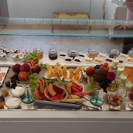 Hotel Record Риччоне Экстерьер фото