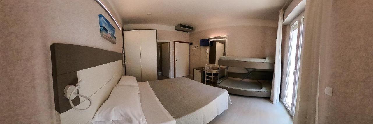 Hotel Record Риччоне Экстерьер фото