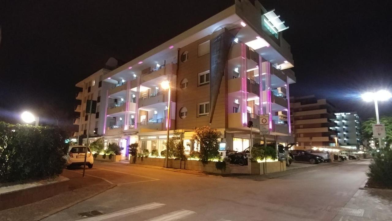 Hotel Record Риччоне Экстерьер фото