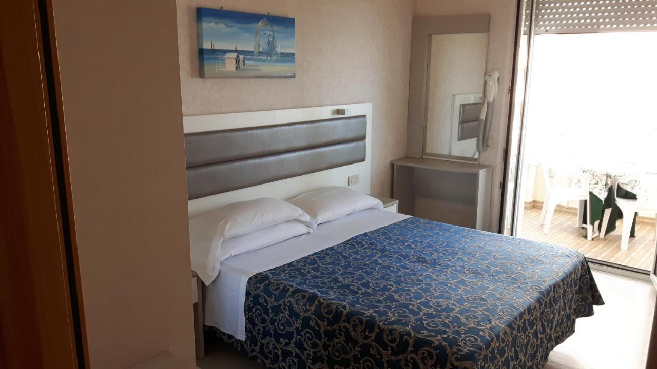 Hotel Record Риччоне Экстерьер фото