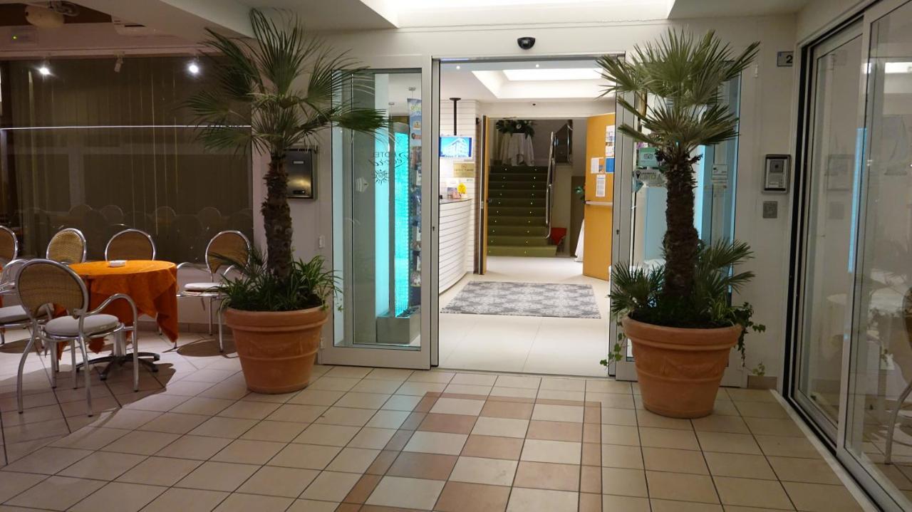 Hotel Record Риччоне Экстерьер фото